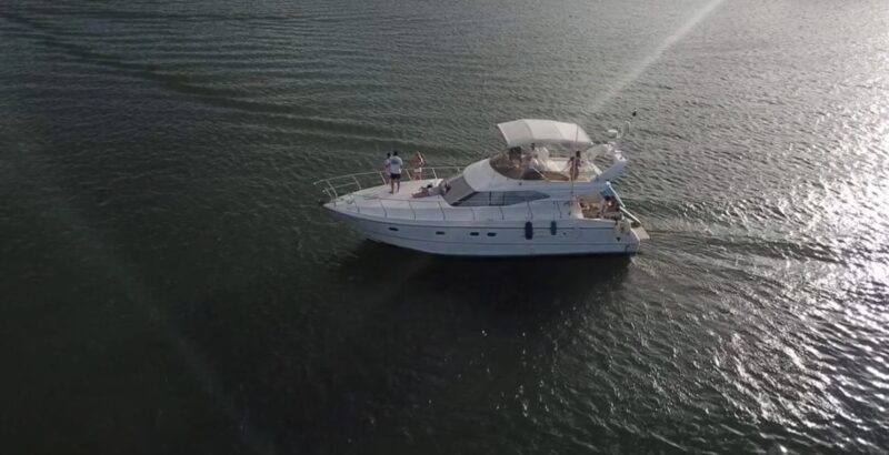 50ft Azimut available in Miami with 1 Jet Ski included for one hrs. - Image 6